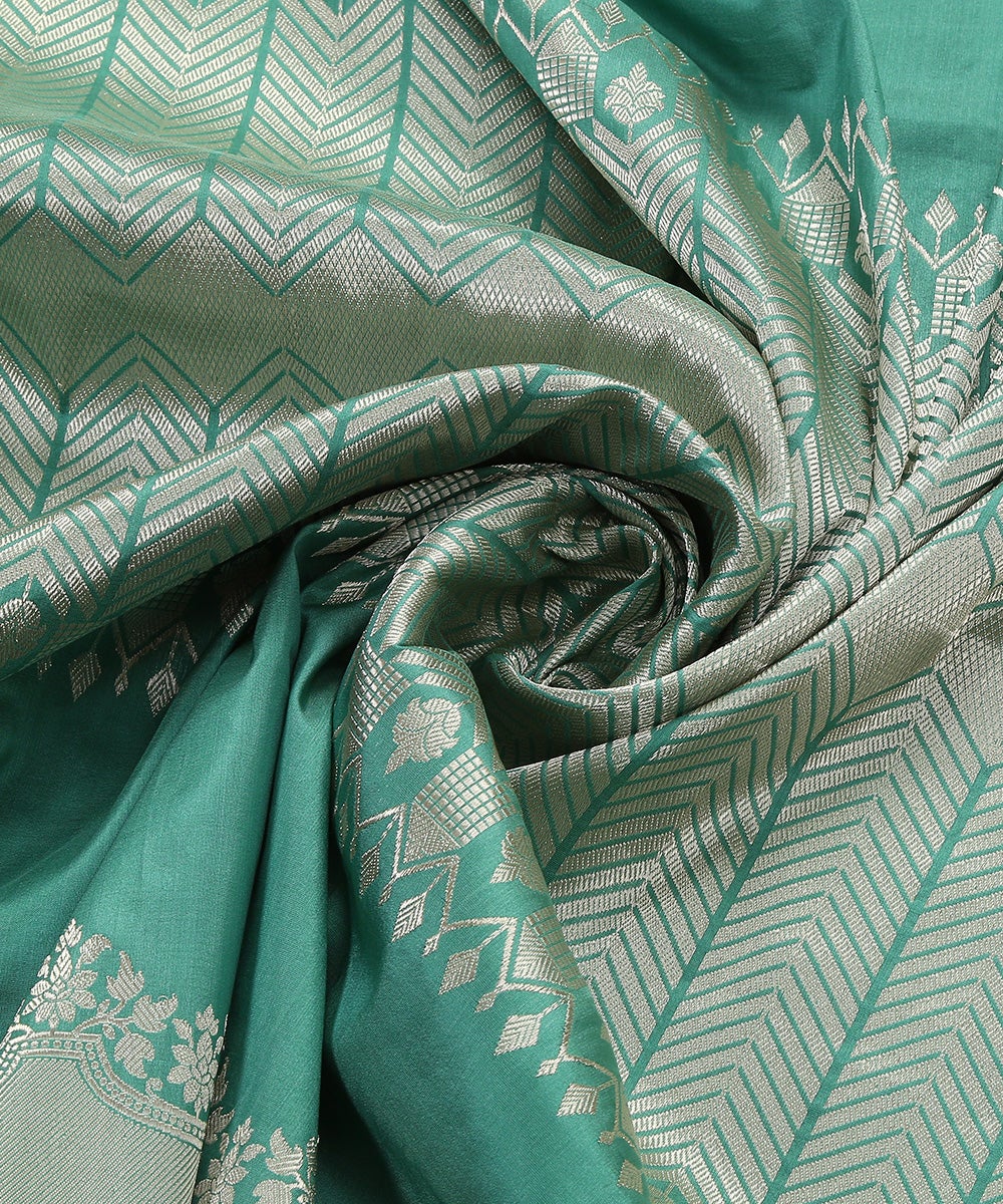 Handloom_Green_Pure_Katan_Silk_Kadhwa_Banarasi_Dupatta_With_Floral_Silver_Zari_Orange_Border_WeaverStory_05