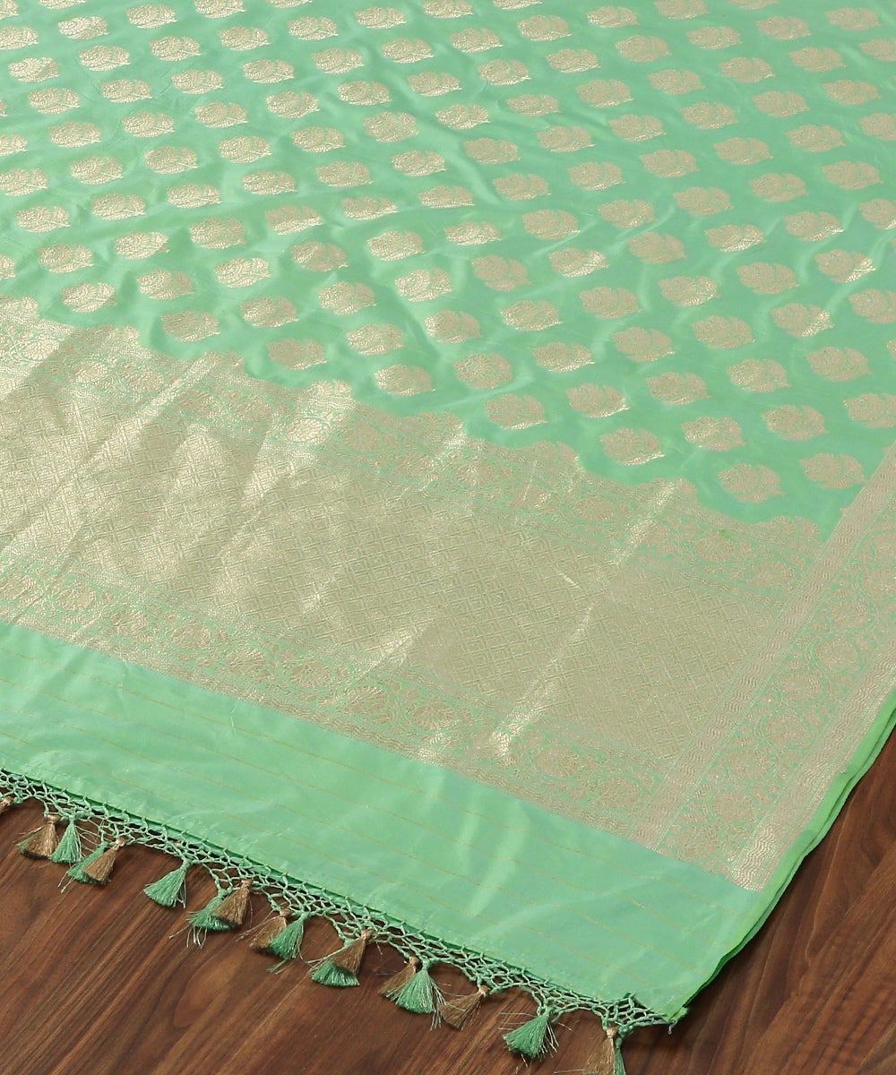 Light_Green_Handloom_Pure_Katan_Silk_Cutwork_Banarasi_Dupatta_with_Floral_Motifs_WeaverStory_03