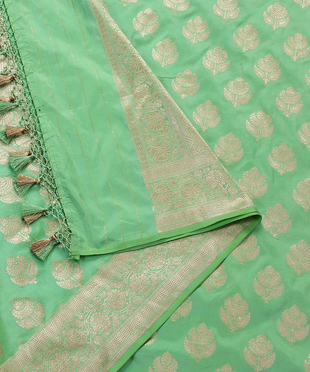 Light_Green_Handloom_Pure_Katan_Silk_Cutwork_Banarasi_Dupatta_with_Floral_Motifs_WeaverStory_04