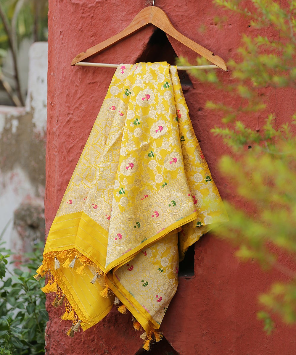 Yellow_Handloom_Pure_Katan_Silk_Cutwork_Banarasi_Dupatta_with_Meenakari_Jaal_WeaverStory_01