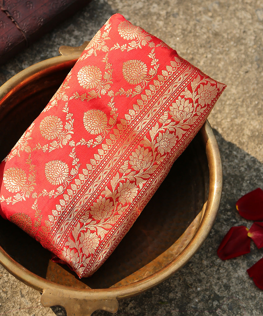 Red_Handloom_Pure_Katan_Silk_Banarasi_Dupatta_with_Floral_Jaal_WeaverStory_01