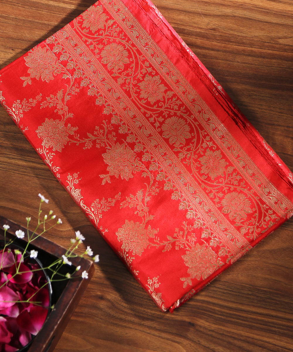 Red_Handloom_Pure_Katan_Silk_Banarasi_Dupatta_with_Floral_Jaal_WeaverStory_01