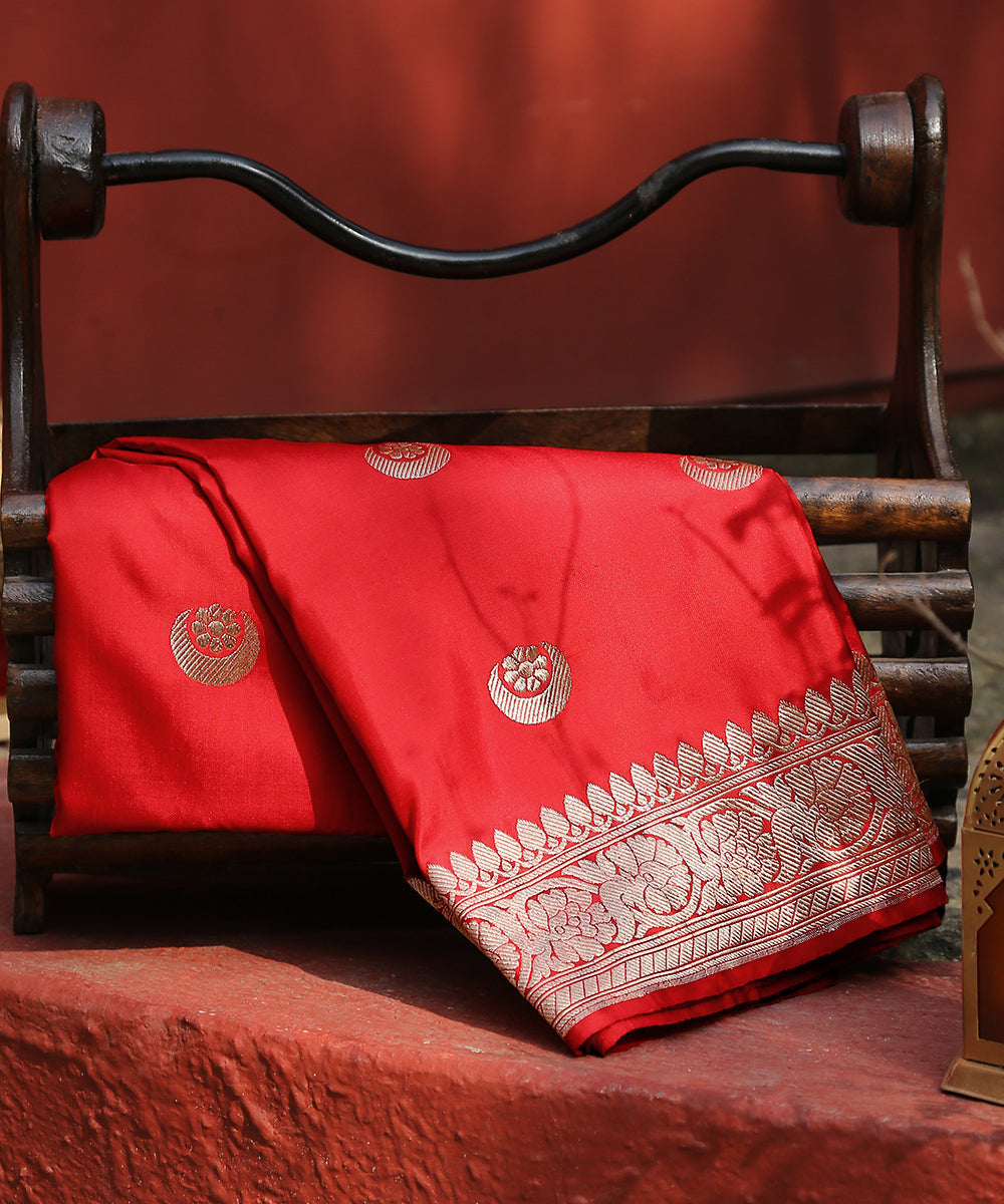 Handloom_Red_Pure_Katan_Silk_Banarasi_Dupatta_with_Kadhwa_Chaand_Boota_WeaverStory_01