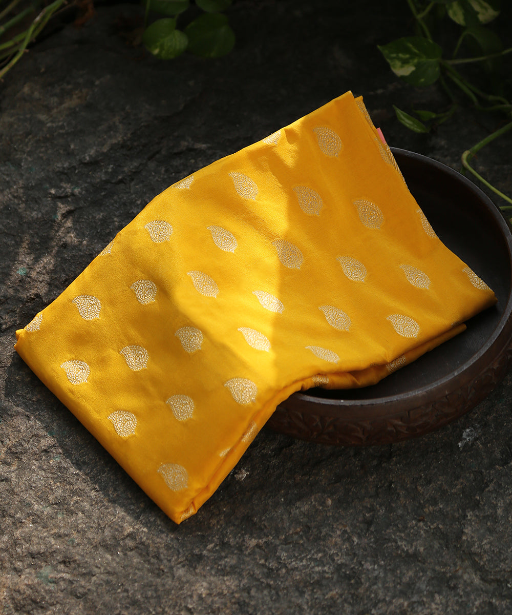 Yellow_Handloom_Katan_Georgette_Banarasi_Dupatta_with_Paisley_Booti_WeaverStory_01