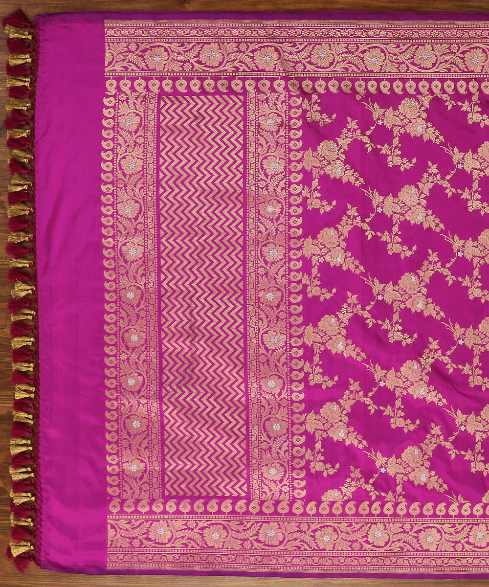 Handloom_Purple_Pure_Katan_Silk_Kadhwa_Banarasi_Dupatta_with_Floral_Jaal_WeaverStory_02