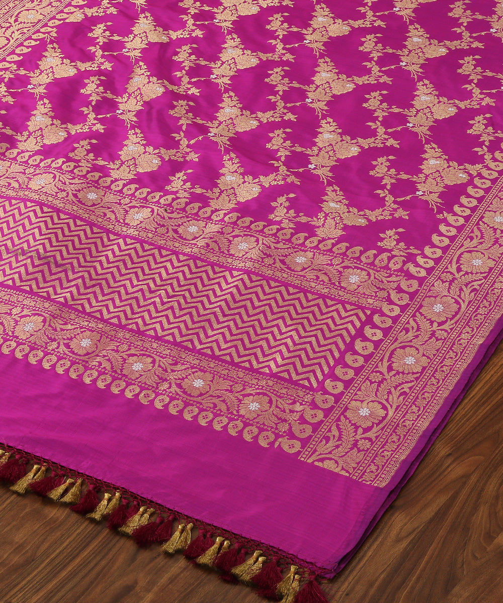 Handloom_Purple_Pure_Katan_Silk_Kadhwa_Banarasi_Dupatta_with_Floral_Jaal_WeaverStory_03