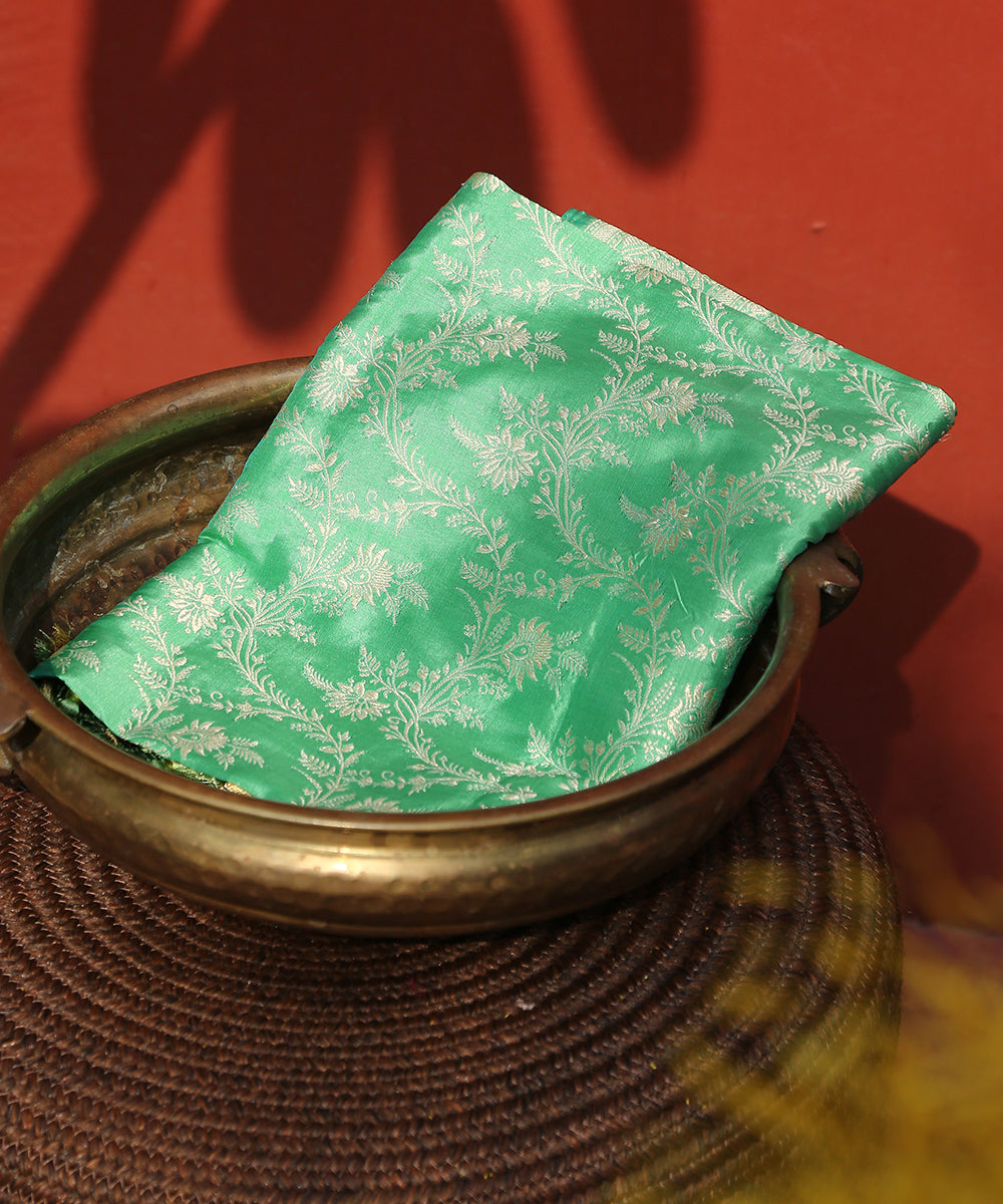 Green_Handloom_Pure_Katan_Silk_Banarasi_Dupatta_with_Floral_Jaal_WeaverStory_01