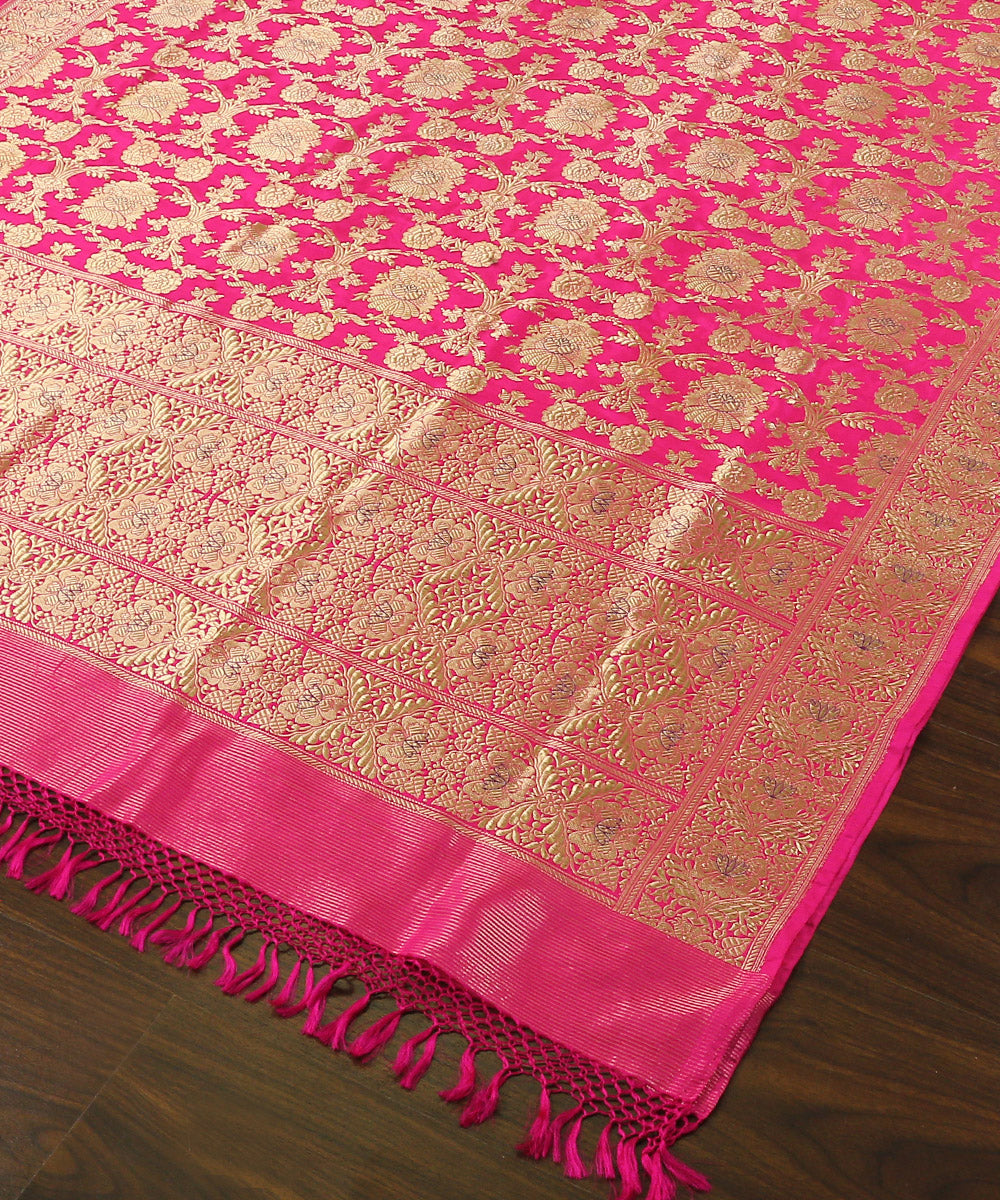 Handloom_Rani_Pink_Pure_Katan_Silk_Odhna_Jangla_Banarasi_Dupatta_WeaverStory_03