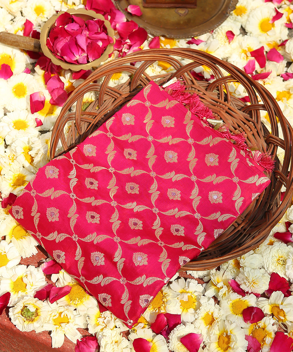 Handloom_Pink_Dual_Tone_Pure_Katan_Silk_Banarasi_Dupatta_with_Jangla_Design_WeaverStory_01