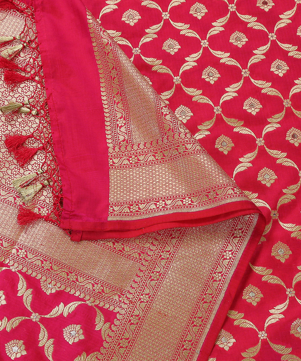 Handloom_Pink_Dual_Tone_Pure_Katan_Silk_Banarasi_Dupatta_with_Jangla_Design_WeaverStory_04