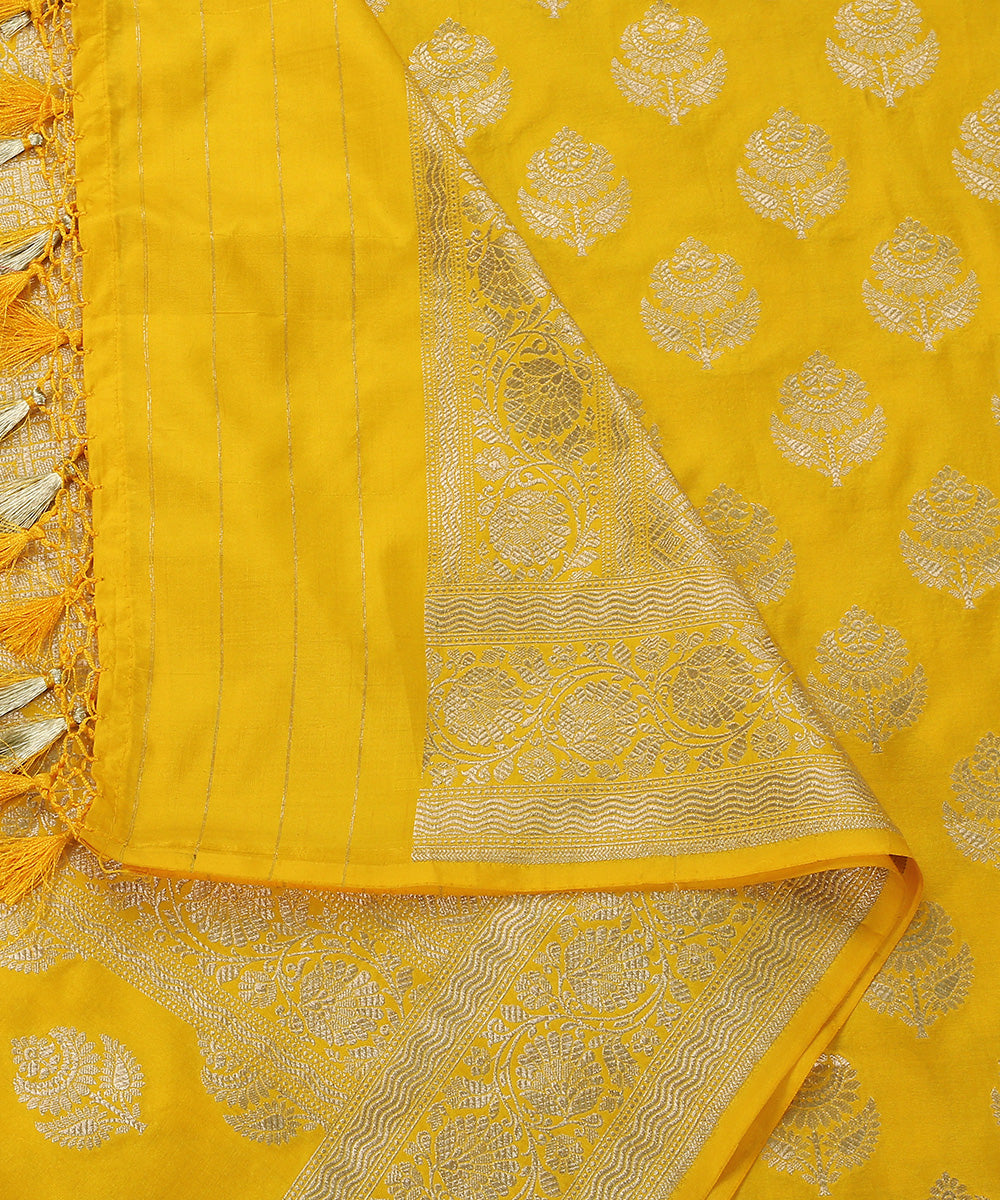 Yellow_Handloom_Pure_Katan_Silk_Banarasi_Dupatta_with_Cutwork_Booti_WeaverStory_04