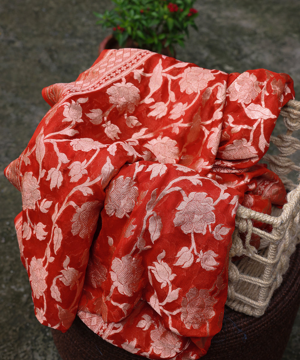 Handloom_Red_Pure_Georgette_Banarasi_Dupatta_With_Floral_Jaal_WeaverStory_01