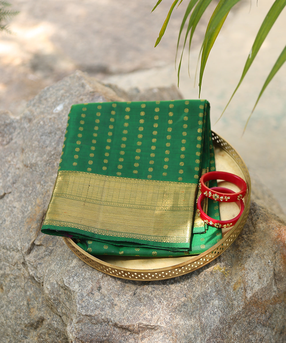 Handloom_Emerald_Green_Pure_Zari_Kanjivaram_Dupatta_With_Gold_Border_And_Booti_WeaverStory_01