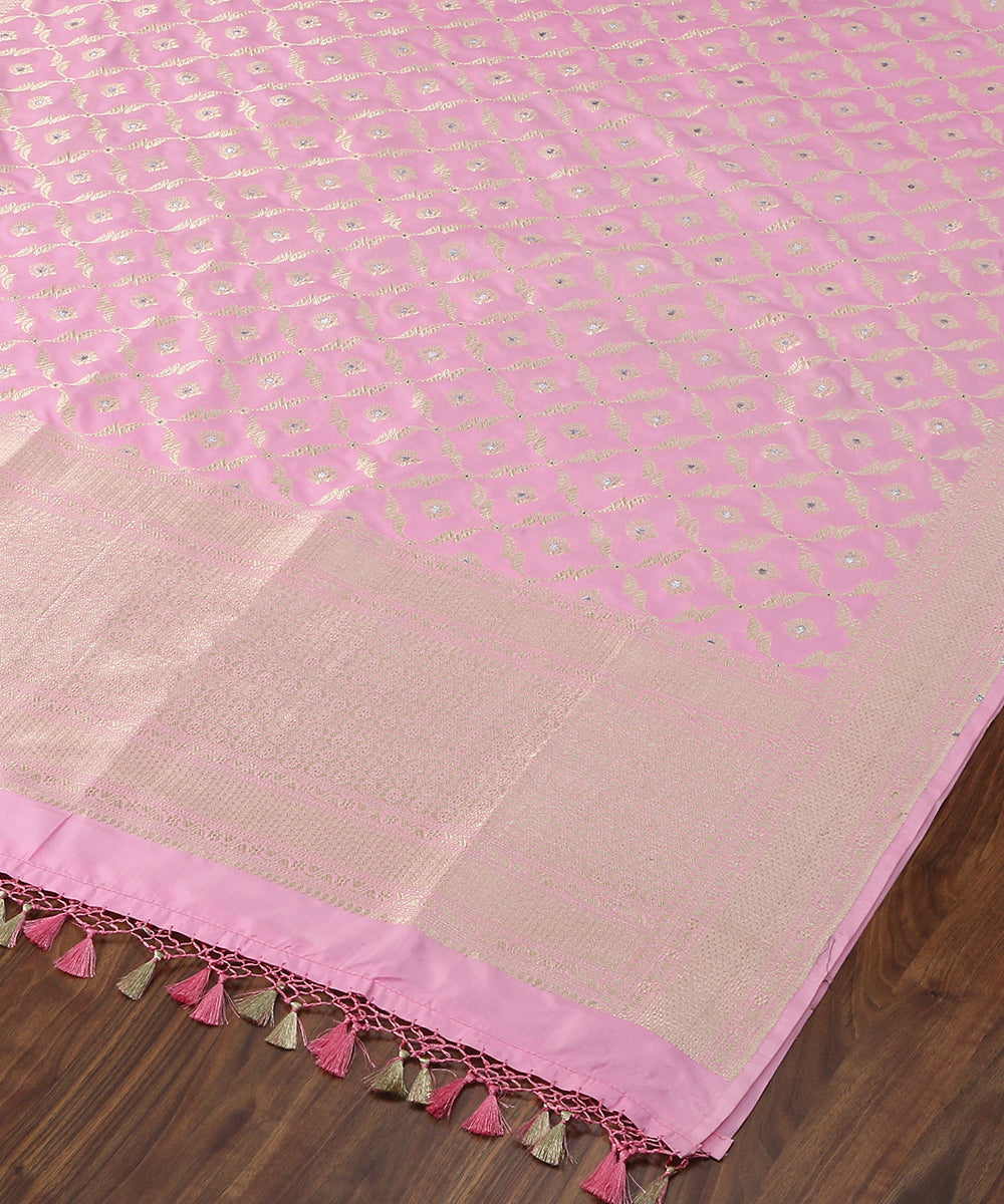 Handloom_Light_Pink_Pure_Katan_Silk_Banarasi_Dupatta_With_Jangla_Design_WeaverStory_03