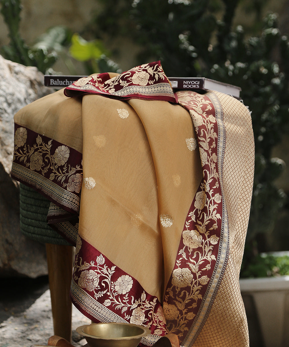 Soft_Brown_Handloom_Pure_Organza_Banarasi_Dupatta_With_Kadhwa_Booti_And_Maroon_Satin_Border_WeaverStory_01