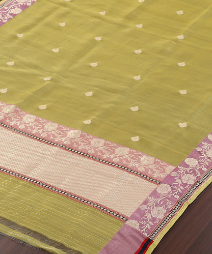 Handloom_Yellow_Pure_Organza_Banarasi_Dupatta_With_Kadhwa_Booti_And_Mauve_Satin_Border_WeaverStory_03