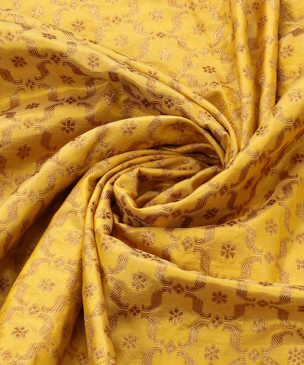Yellow_Handloom_Pure_Katan_Silk_Banarasi_Jaal_Dupatta_With_Antique_Zari_WeaverStory_05