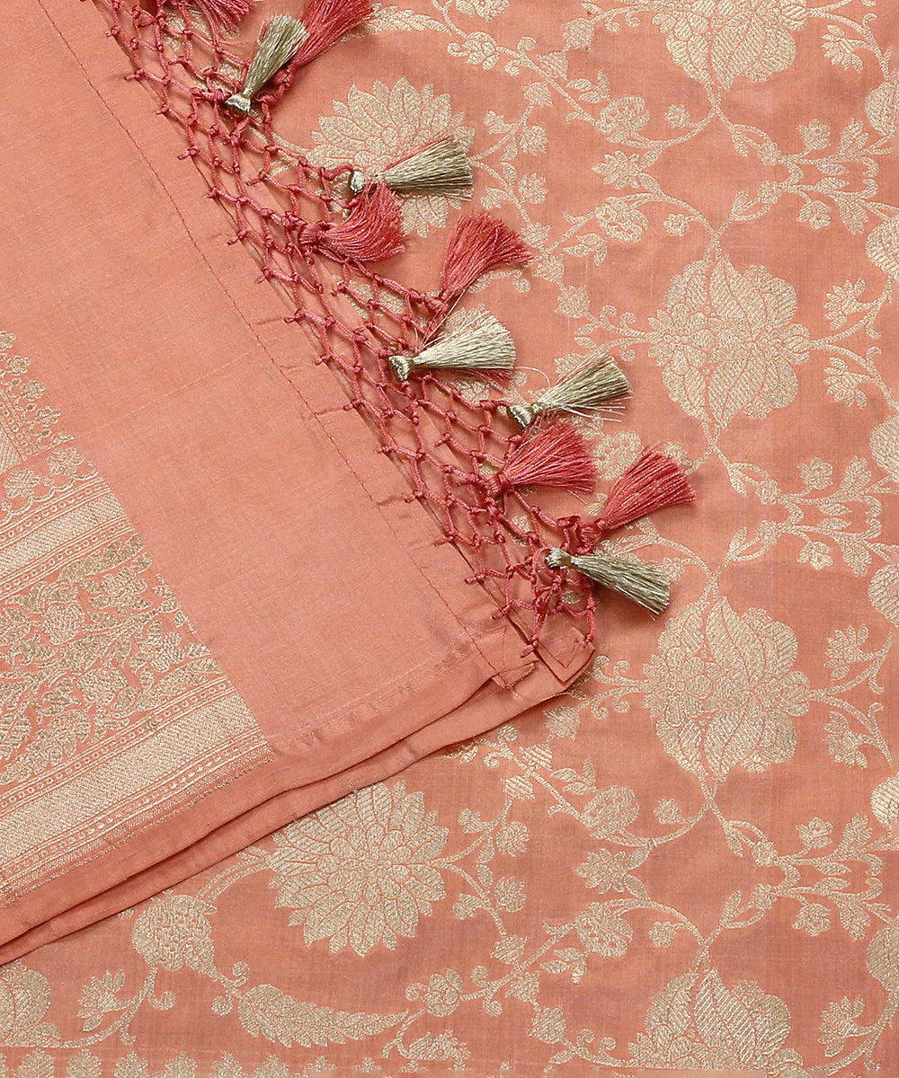 Handloom_Peach_Pure_Katan_Silk_Jangla_Banarasi_Dupatta_WeaverStory_04