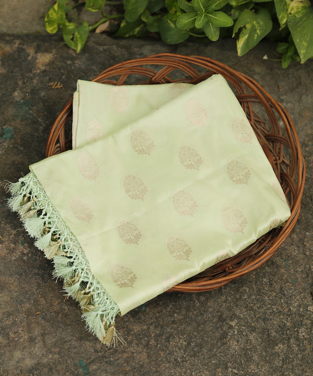 Lemon_Green_Handloom_Pure_Katan_Silk_Banarasi_Booti_Dupatta_WeaverStory_01