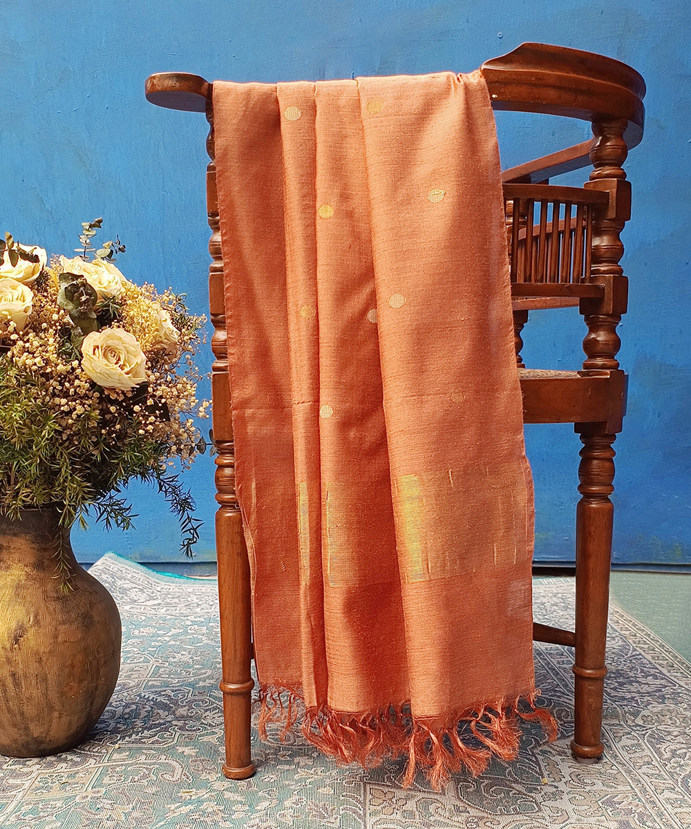 Peach_Handloom_Pure_Kosa_Silk_Dupatta_With_Booti_WeaverStory_01