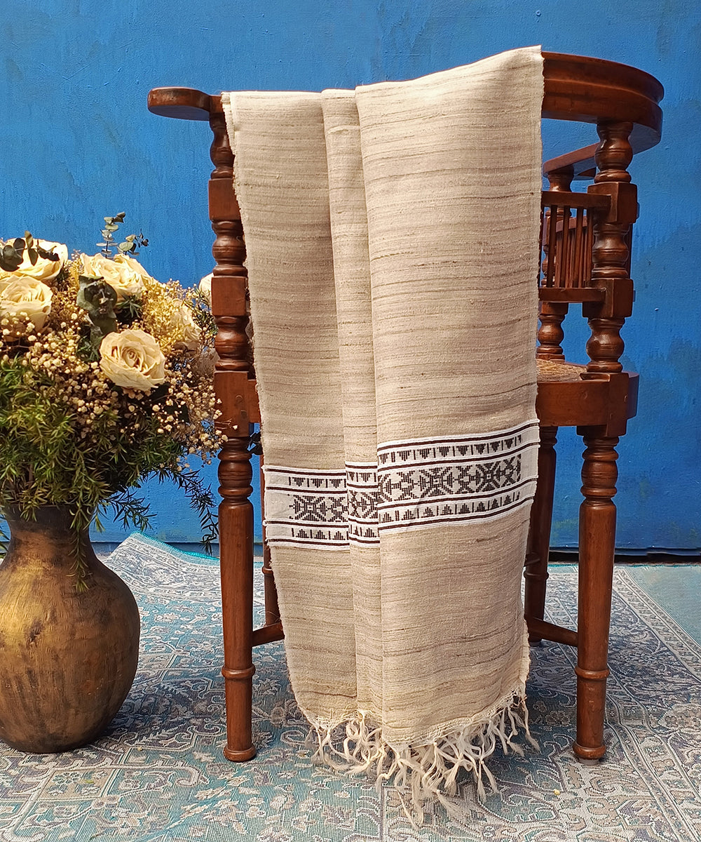 Beige_Handloom_Pure_Kosa_Silk_Dupatta_With_Black_Geometrical_Border_Palla_WeaverStory_01