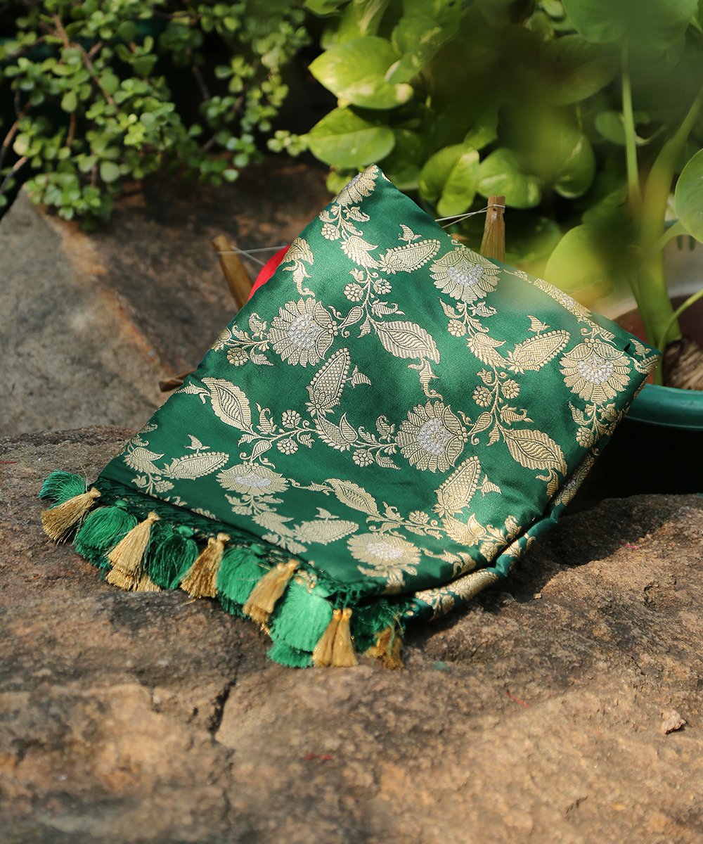 Dark_Green_Handloom_Pure_Katan_Silk_Kadhwa_Jangla_Banarasi_Dupatta_WeaverStory_01