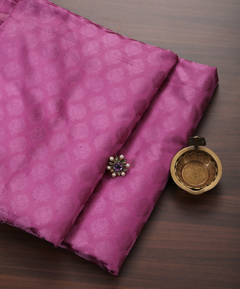 Handloom_Mauve_Pure_Katan_Silk_Tanchoi_Banarasi_Fabric_WeaverStory_01