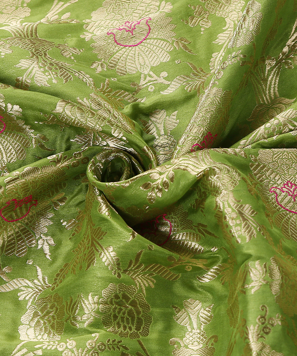 Handloom_Parrot_Green_Pure_Katan_Silk_Banarasi_Fabric_With_Odhna_Jaal_WeaverStory_04