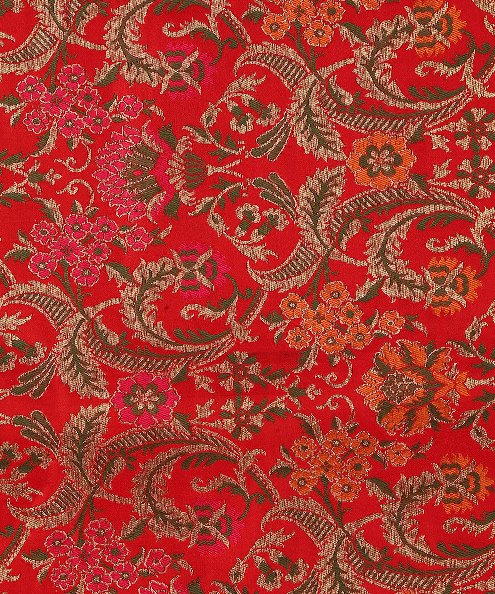 Handloom_Red_Pure_Katan_Silk_Kimkhab_Banarasi_Fabric_WeaverStory_03