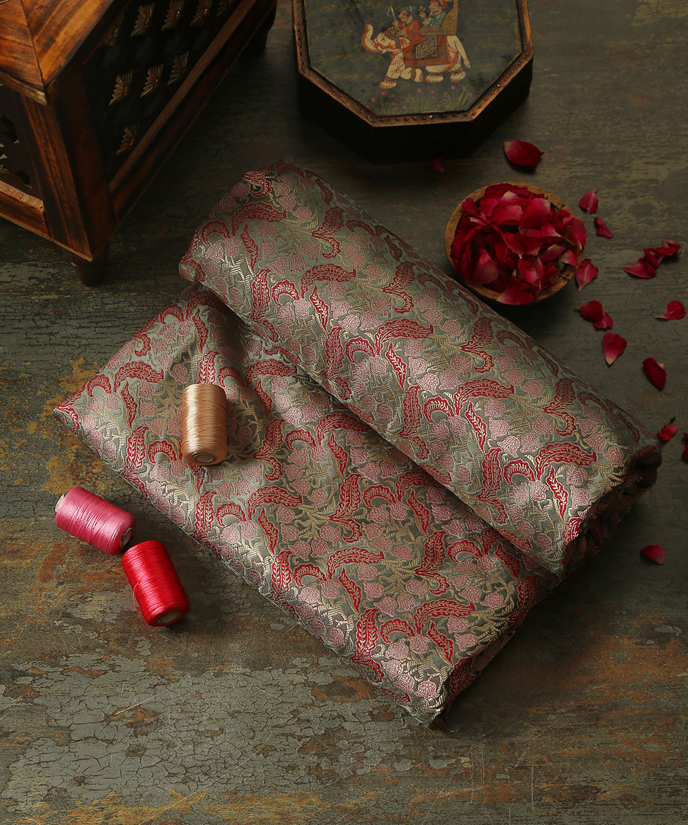 Pastel_Green_Handloom_Pure_Katan_Silk_Banarasi_Fabric_With_Floral_Tanchoi_Jaal_WeaverStory_01