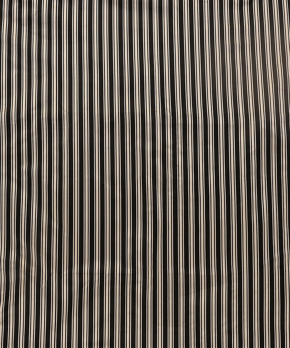 Handloom_Black_And_White_Pure_Satin_Silk_Striped_Banarasi_Fabric_WeaverStory_02