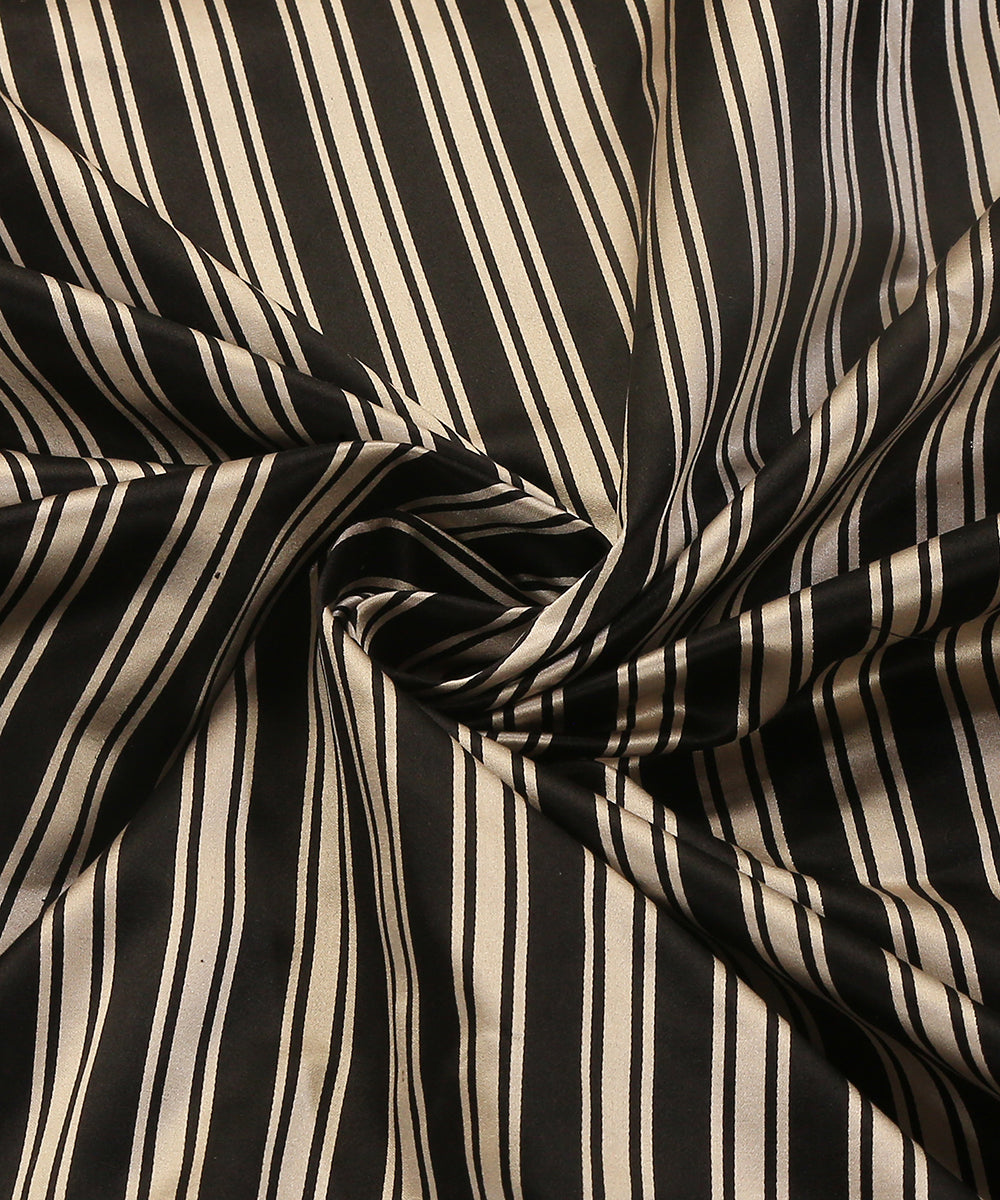 Handloom_Black_And_White_Pure_Satin_Silk_Striped_Banarasi_Fabric_WeaverStory_05