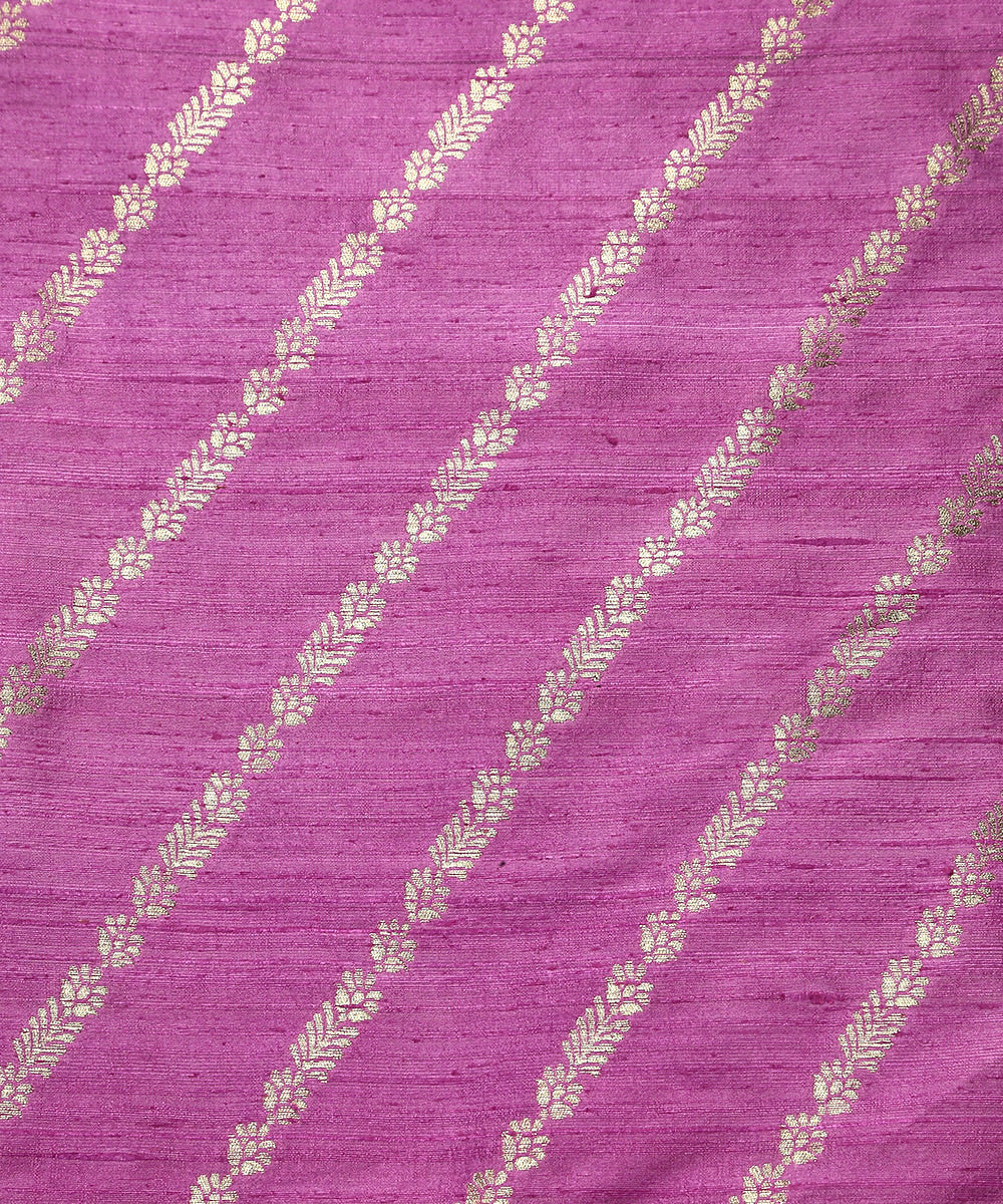 Pastel_Purple_Handloom_Pure_Tussar_Silk_Banarasi_Fabric_With_Aada_Jaal_WeaverStory_03