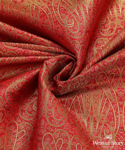 Red_Handloom_Pure_Katan_Silk_Jamawar_Banarasi_Fabric_With_Three_Color_Zari_WeaverStory_05