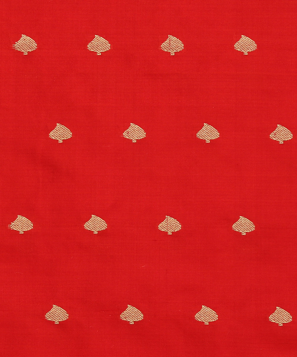 Handloom_Red_Pure_Katan_Silk_Pure_Katan_Silk_Cutwork_Banarasi_Fabric_With_Leaf_Booti_WeaverStory_02
