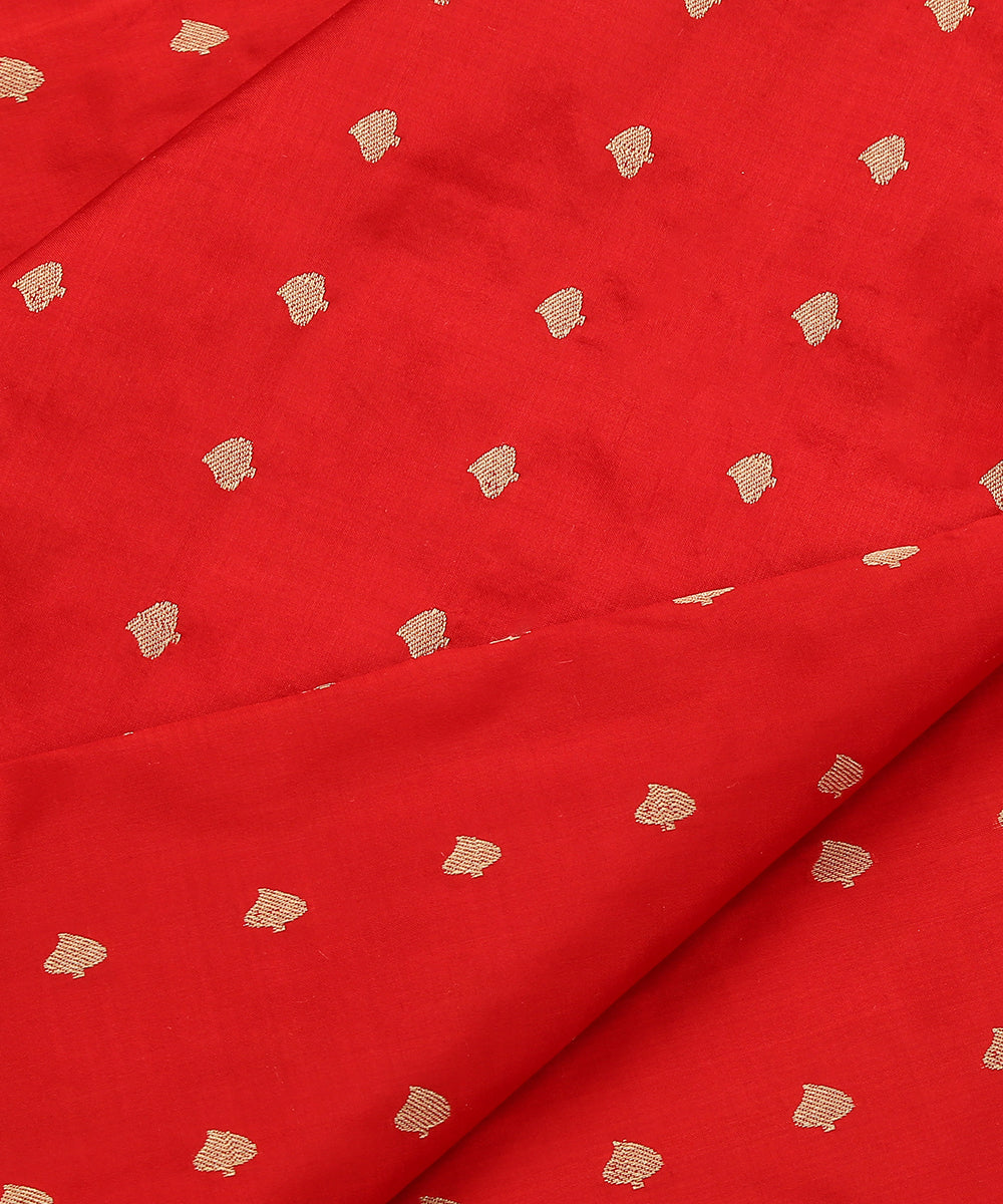 Handloom_Red_Pure_Katan_Silk_Pure_Katan_Silk_Cutwork_Banarasi_Fabric_With_Leaf_Booti_WeaverStory_04