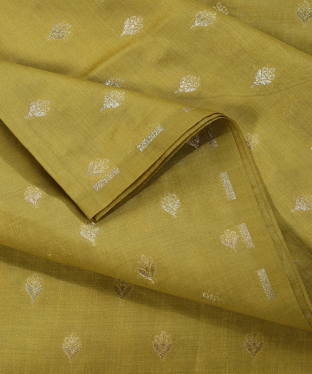 Pastel_Lime_Green_Handloom_Pure_Moonga_Silk_Banarasi_Fabric_With_Cutwork_Golden_Booti_WeaverStory_04