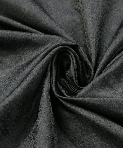 Black_Handloom_Pure_Satin_Silk_Tanchoi_Banarasi_Fabric_With_Diamond_Design_WeaverStory_05