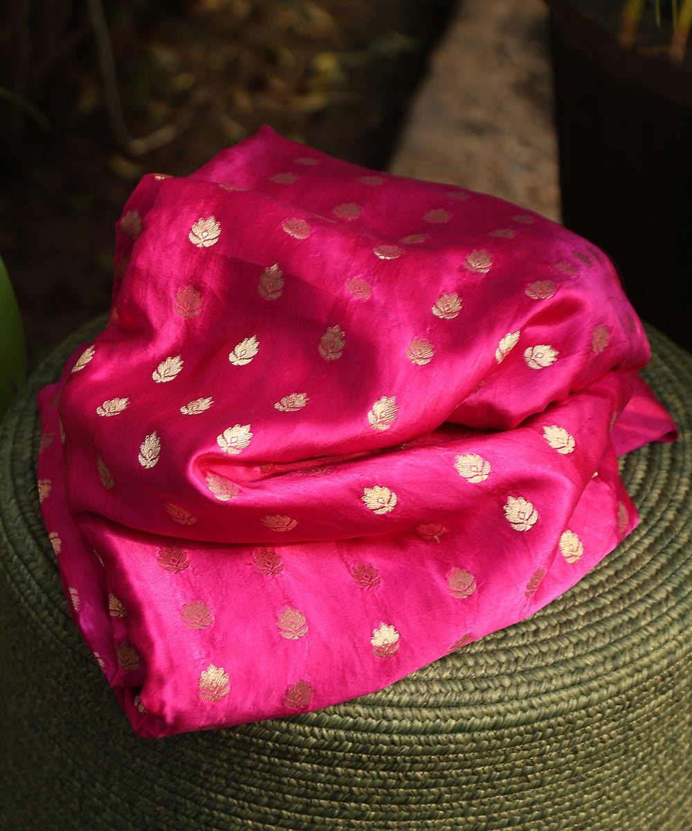Handloom_Magenta_Pure_Gajji_Silk_Banarasi_Fabric_With_Zari_Booti_WeaverStory_01
