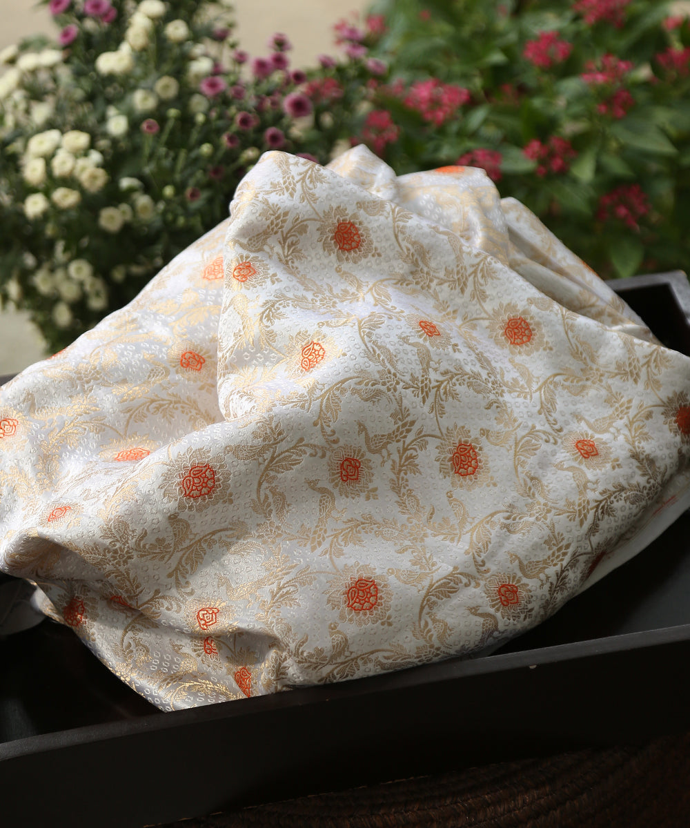 White_Handloom_Gajji_Silk_Dyeable_Banarasi_Fabric_With_Peacocks_WeaverStory_01