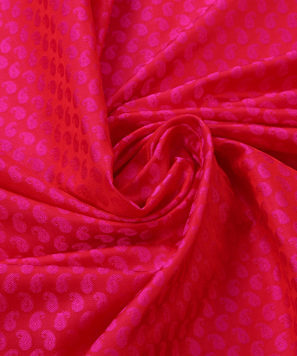 Handloom_Red_and_Rani_Pink_Pure_Katan_Silk_Banarasi_Fabric_With_Tanchoi_Paisleys_Motifs_WeaverStory_05