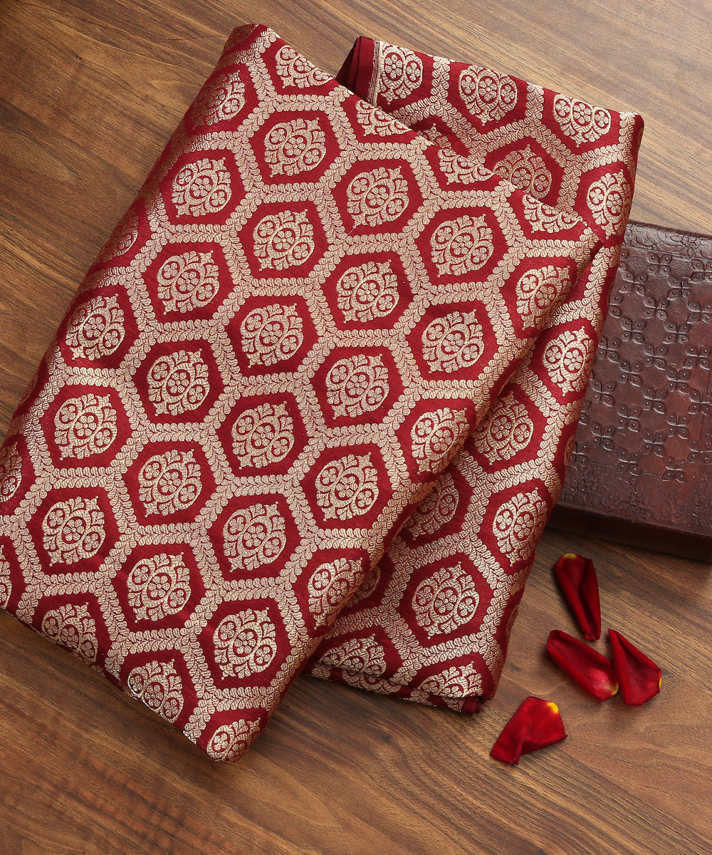 Handloom_Maroon_and_Gold_Pure_Katan_Silk_Kadhwa_Banarasi_Floral_Brocade_Fabric_WeaverStory_01
