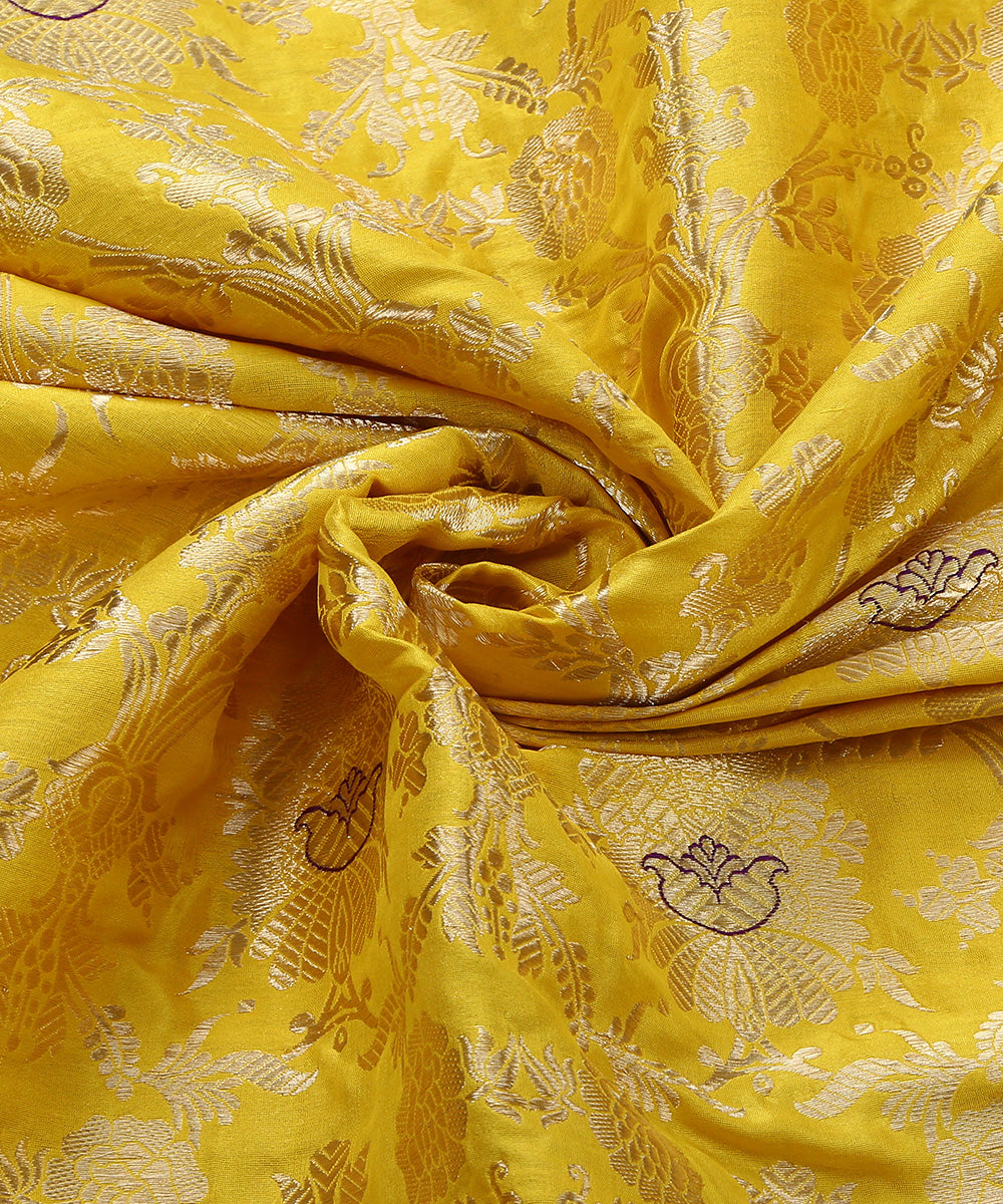 Handloom_Yellow_Pure_Katan_Silk_Odhna_Jangla_Banarasi_Fabric_WeaverStory_05