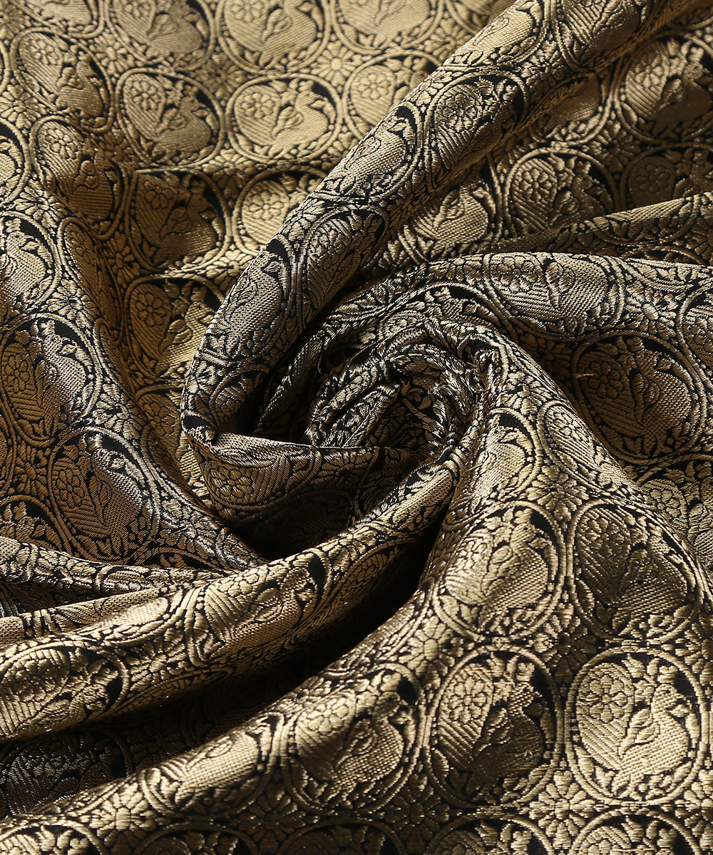 Black_And_Gold_Handloom_Pure_Katan_Silk_Kadhwa_Banarasi_Brocade_Fabric_With_Peacock_Motifs_WeaverStory_05