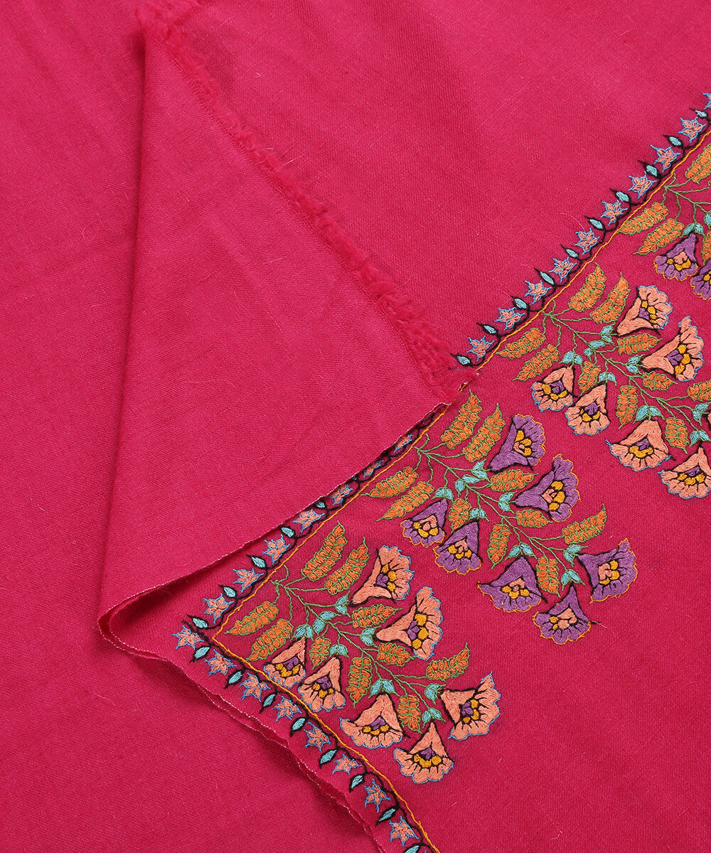 Fuschia_Handwoven_Pure_Pashmina_Shawl_with_Floral_Bunches_on_the_Pallu_WeaverStory_02
