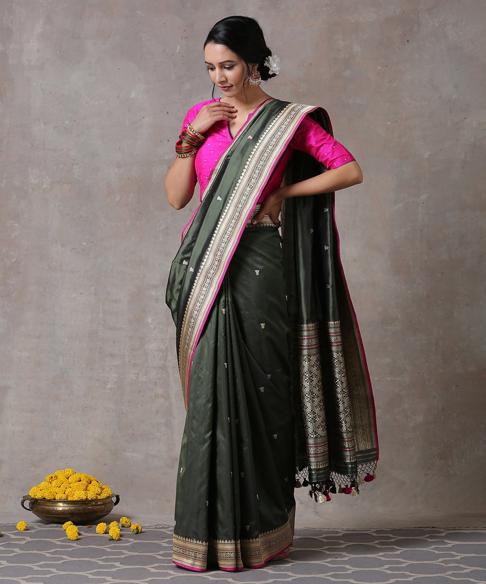 Green_Handloom_Pure_Katan_Silk_Banarasi_Saree_With_Kadhwa_Booti_and_Gold_Border_WeaverStory_02