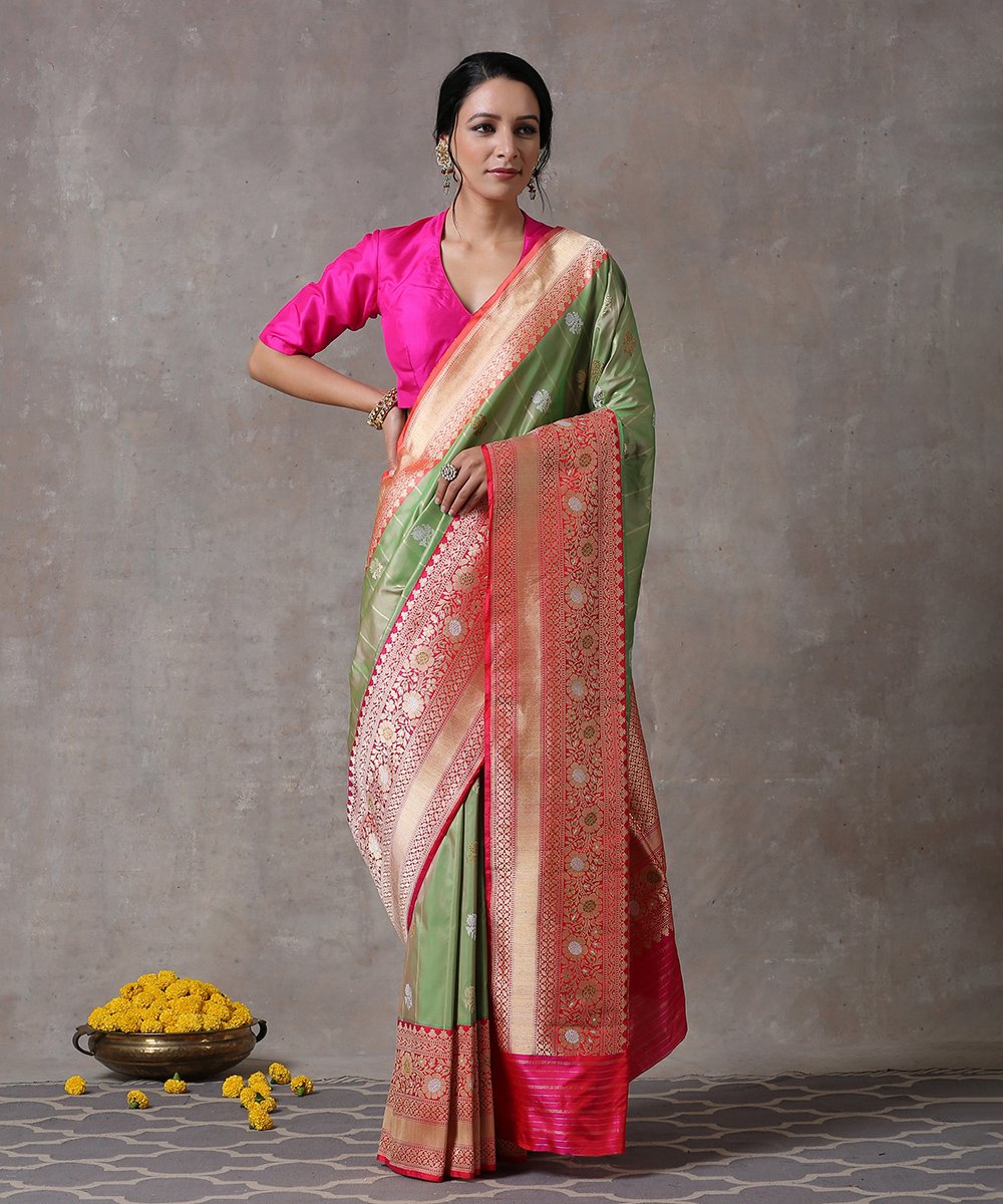 Green_Handloom_Pure_Katan_Silk_Banarasi_Saree_With_Pink_Kadhiyal_Border_WeaverStory_01