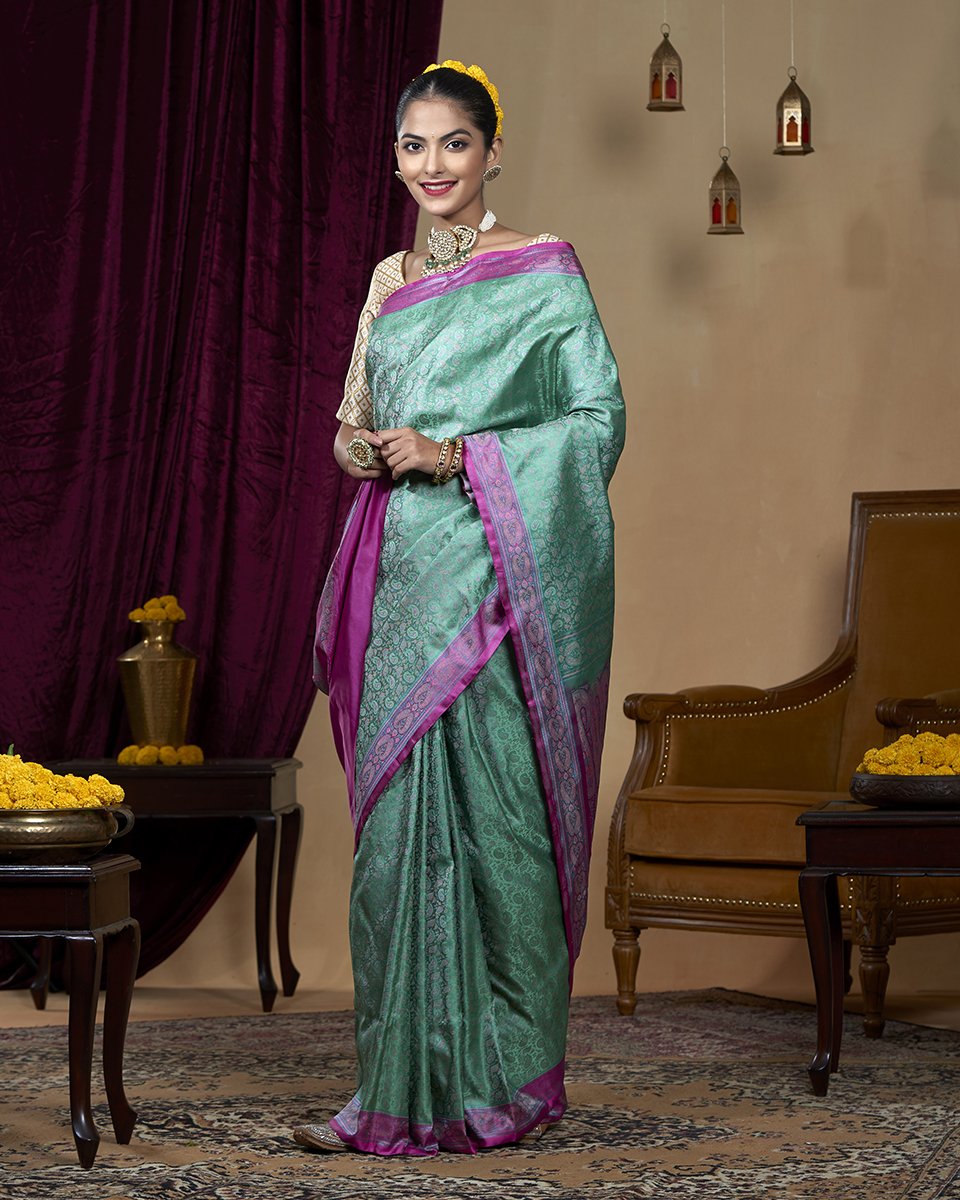 Green_Handloom_Reshmi_Pure_Katan_Silk_Tanchoi_Banarasi_Saree_With_Pink_Border_WeaverStory_02