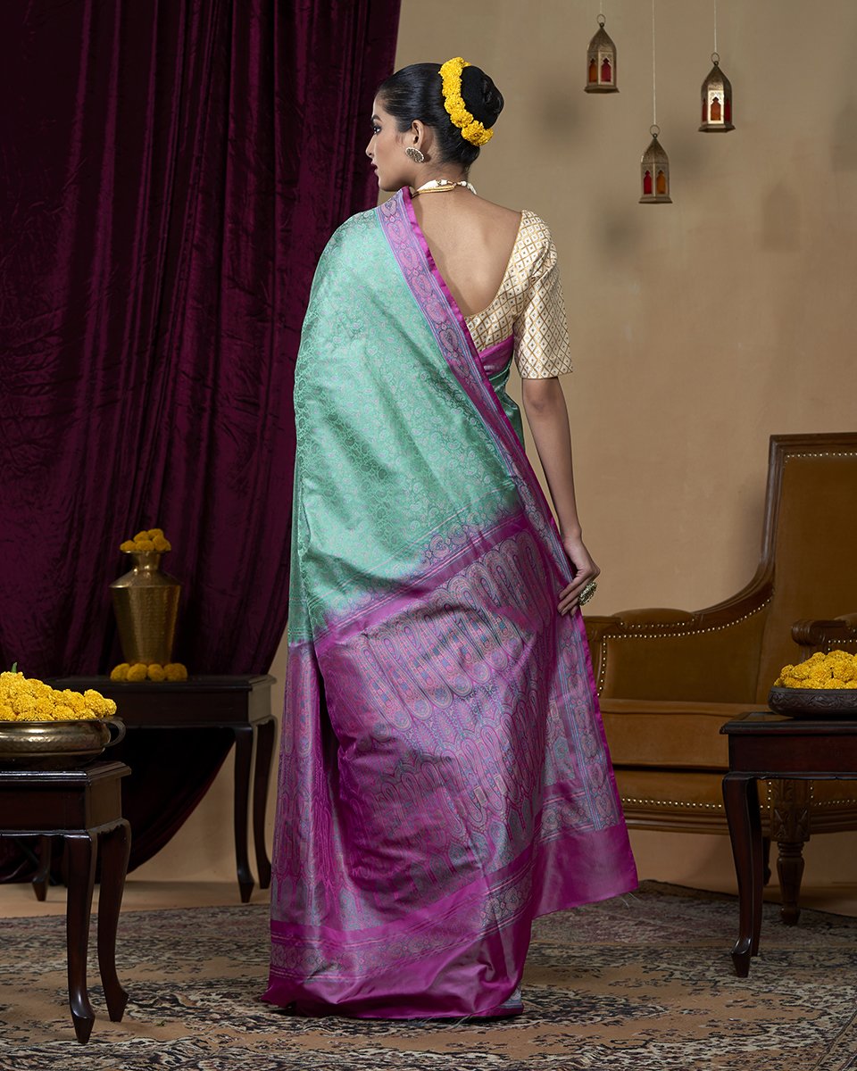 Green_Handloom_Reshmi_Pure_Katan_Silk_Tanchoi_Banarasi_Saree_With_Pink_Border_WeaverStory_03