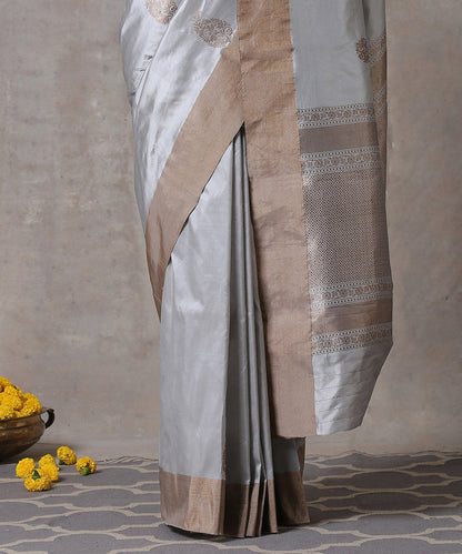 Grey_Handloom_Pure_Katan_Silk_Banarasi_Saree_With_Paisley_Boota_and_plain_Zari_Border_WeaverStory_04